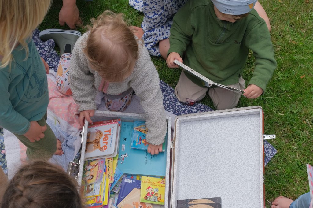 Gemeinsam die Bücher geweckt